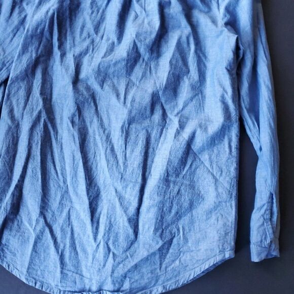 đDivided LightweightâButtonâDownâShirt - Picture 9 of 10